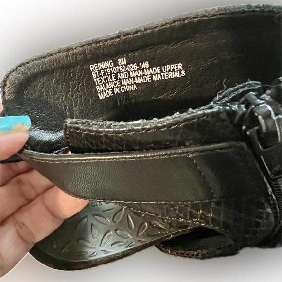 BARETRAPS Reining Peep Toe Sandal Faux Leather Black Shoe Studs Zipper Open Side - Picture 6 of 14